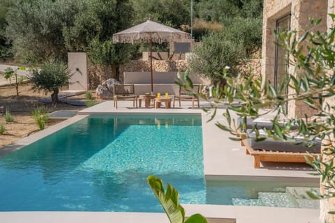 Property building, Patio, Spring, Day, Garden, Garden view, Pool view, Swimming pool, Swimming pool, sunbed