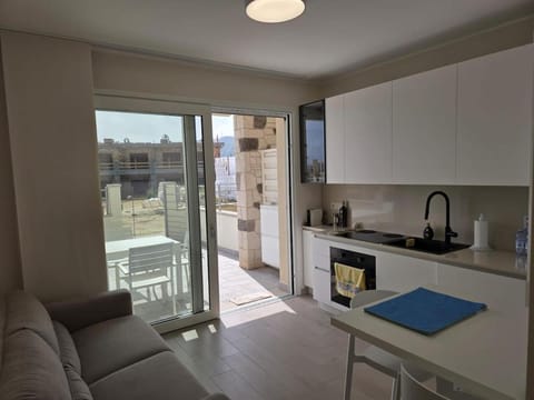 Coffee/tea facilities, Kitchen or kitchenette, Living room