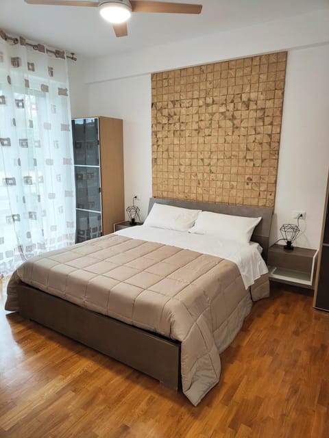 Bed, Bed, Photo of the whole room, Decorative detail, Bedroom