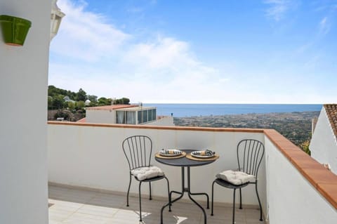 Modern Retreat in the heart of Mijas Pueblo Apartment in Mijas