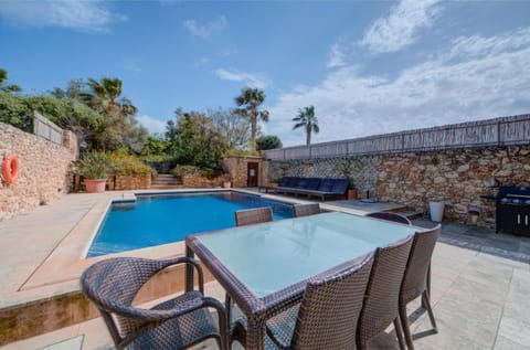 Patio, Day, Dining area, Pool view, Swimming pool, sunbed
