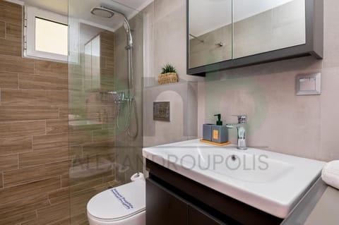 Shower, Toilet, Bathroom, towels