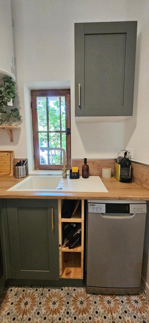 Mahayana, entre mer et collines House in Toulon