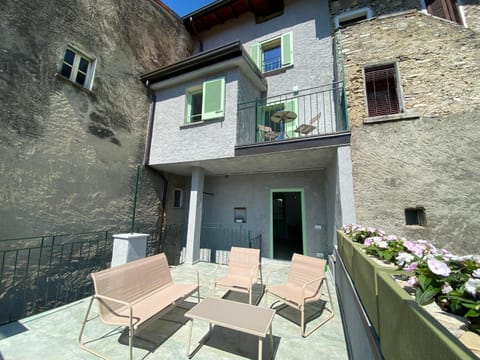 Property building, Balcony/Terrace