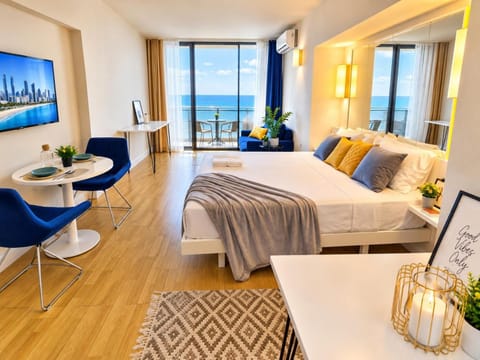 Bed, Natural landscape, TV and multimedia, Living room, Photo of the whole room, Seating area, Bedroom, Sea view
