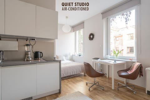 Bed, Kitchen or kitchenette, Dining area