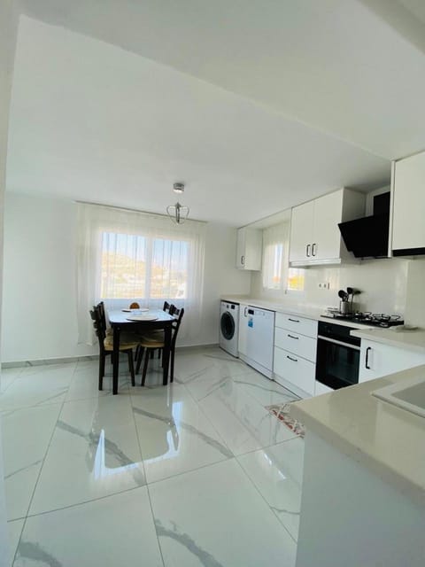 Kitchen or kitchenette, Dining area, dishwasher, minibar, oven, pet friendly, stove, toaster