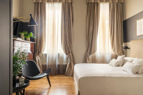 Photo of the whole room, Bedroom, Quiet street view