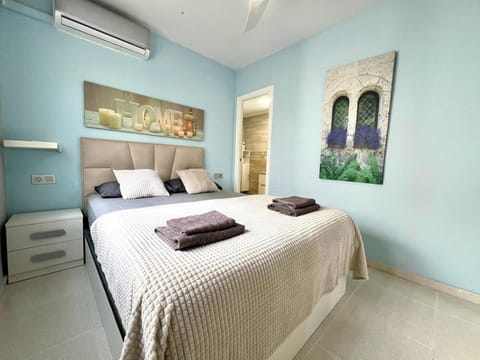 Bed, Bedroom, air conditioner