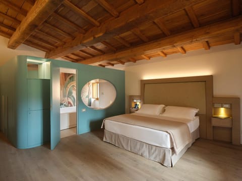 Bed, Photo of the whole room, Bedroom, wardrobe, air conditioner