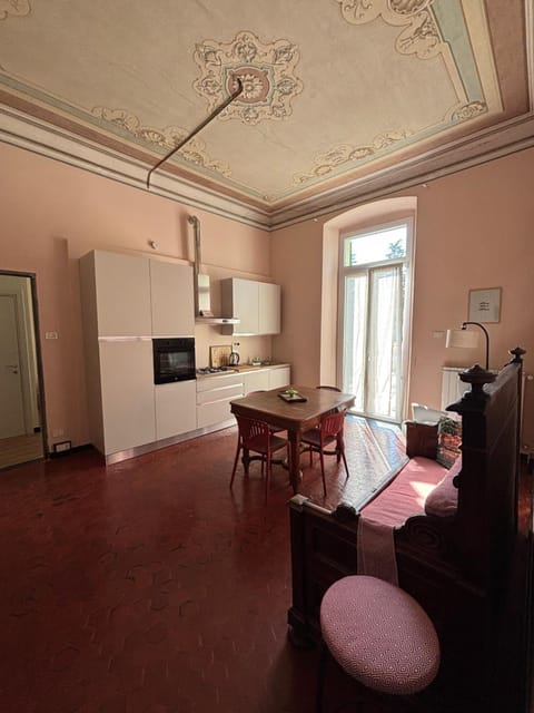 Kitchen or kitchenette, Living room, Dining area, oven