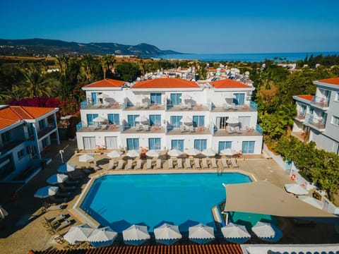 Property building, Day, Natural landscape, Bird's eye view, Mountain view, Pool view, Sea view, Swimming pool