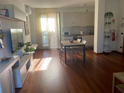 TV and multimedia, Kitchen or kitchenette, Living room, Dining area