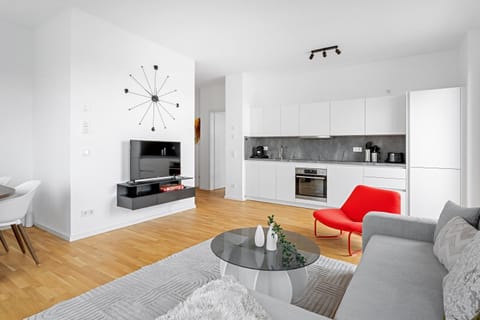 Communal lounge/ TV room, TV and multimedia, Kitchen or kitchenette, Living room, Seating area, Dining area, oven, pet friendly, stove