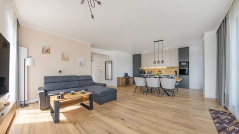 Kitchen or kitchenette, Living room, Seating area, Dining area