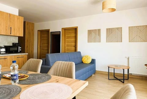 Coffee/tea facilities, Kitchen or kitchenette, Living room, Seating area