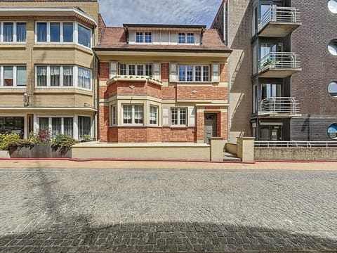 Maison 't Blyhuis in De Panne House in De Panne