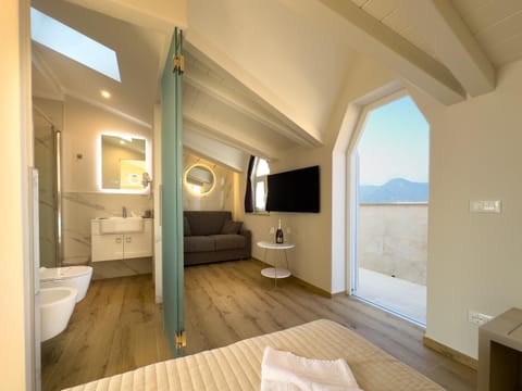 Natural landscape, Bathroom, Living room, Photo of the whole room, Mountain view