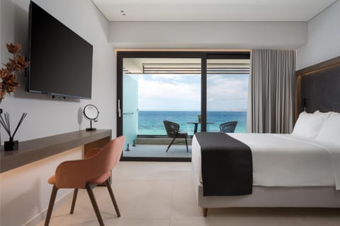 Bed, TV and multimedia, Photo of the whole room, Bedroom, Sea view