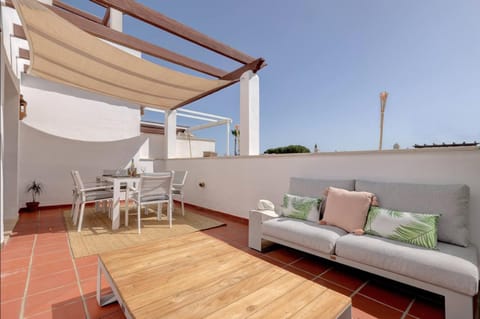 View (from property/room), Balcony/Terrace, Seating area, Dining area