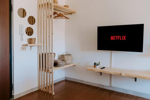 Communal lounge/ TV room, TV and multimedia, Decorative detail, Evening entertainment