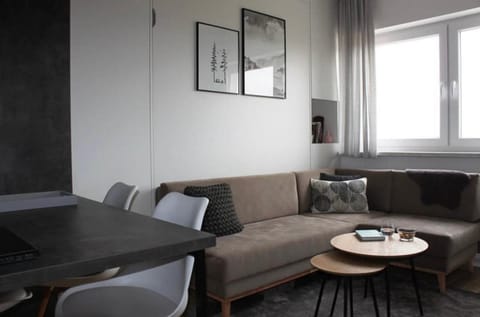 Bed, Living room