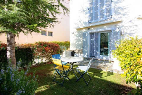 Property building, Day, Garden, Garden view
