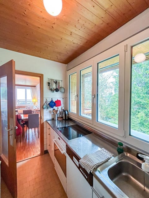 Kitchen or kitchenette, Seating area