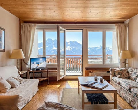 Communal lounge/ TV room, Winter, TV and multimedia, View (from property/room), View (from property/room), Balcony/Terrace, Balcony/Terrace, Living room, Seating area, City view, City view, Landmark view, Landmark view, Mountain view, Mountain view