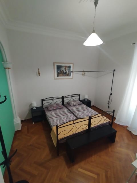 Golden room 3 Bed and Breakfast in Athens