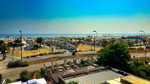 Neighbourhood, Sea view