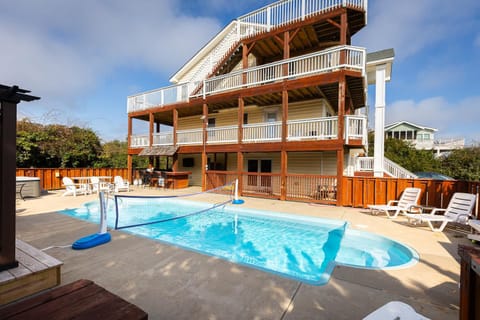 Whalehead Adventure With Ocean Views Pool Spa House in Corolla
