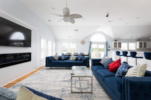 Whalehead Adventure With Ocean Views Pool Spa House in Corolla