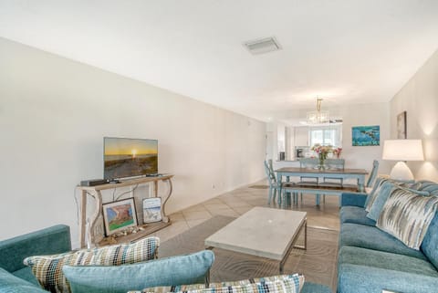 Crescent Royale Condominiums 106 House in Siesta Beach