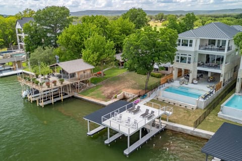 The 563 Villa with Concierge Services House in Kingsland