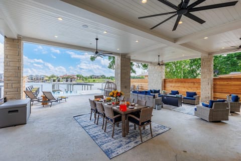 The 563 Villa with Concierge Services House in Kingsland