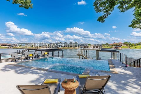 The 563 Villa with Concierge Services House in Kingsland