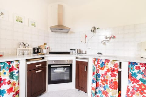 the Roman Bridge-parking-wifi-2 min from the sea Apartment in Recco