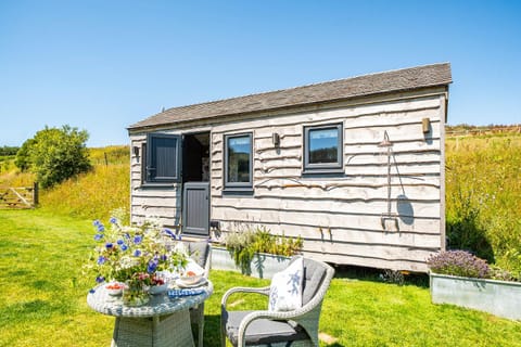 Property building, Day, Summer, Garden, Seating area, Dining area