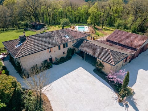 Property building, Day, Natural landscape, Bird's eye view, Garden, Swimming pool, Family