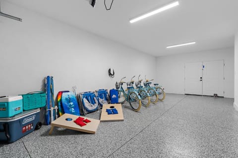 NEW! Manatee Dreams, Pool & Boat Slip, Min to AMI! House in Cortez