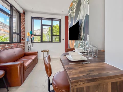 Living room, Dining area