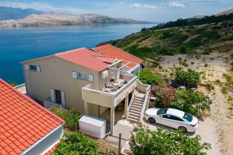 Property building, Day, Neighbourhood, Natural landscape, Bird's eye view, Mountain view, Sea view, Parking
