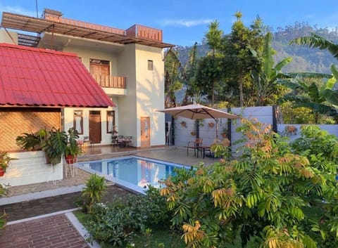 Property building, Natural landscape, Garden, Garden view, Mountain view, Pool view, Swimming pool