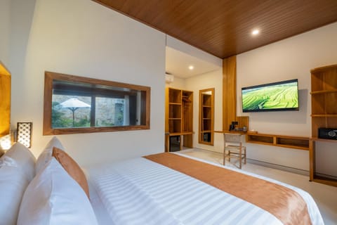 Bed, TV and multimedia, Bedroom
