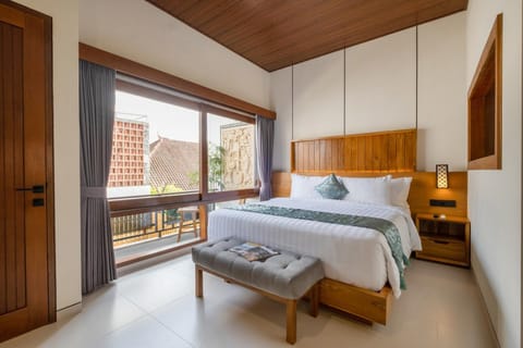 Photo of the whole room, Bedroom, wardrobe