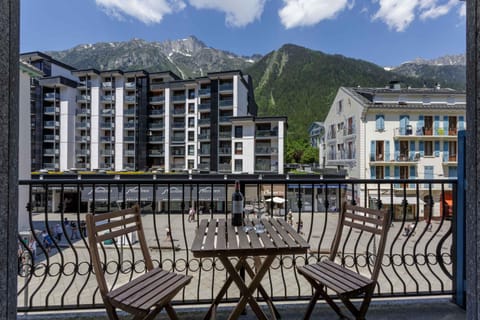 Balcony/Terrace, Mountain view