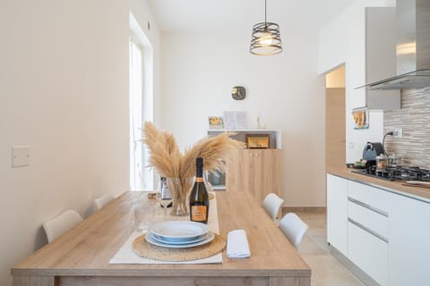 Property building, Kitchen or kitchenette, Living room