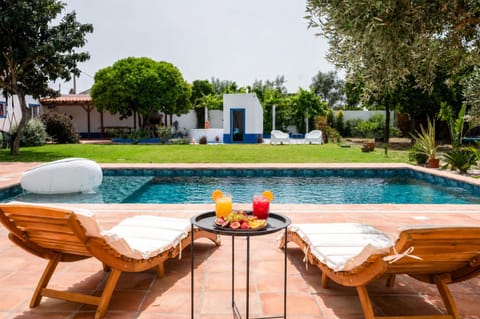 Patio, Garden, Garden view, Pool view, Swimming pool, Drinks, sunbed