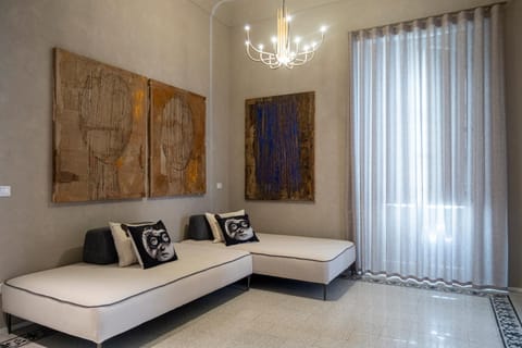 Reverse Art Hotel Bed and Breakfast in Vasto